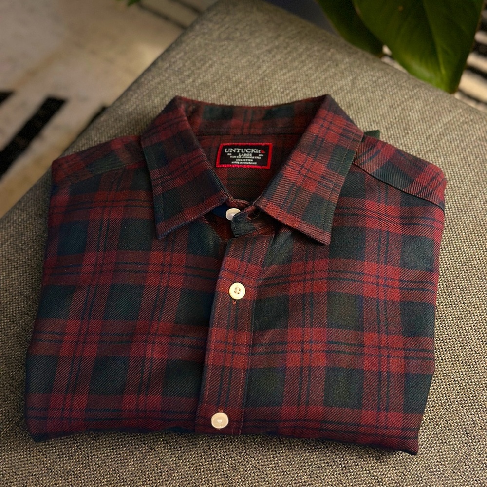 UNTUCKit Men's Casual Plaid Shirt - Dark Red and Black